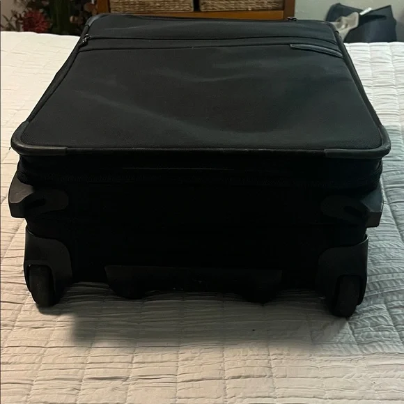 Briggs & Riley Black Carryon Suitcase - Picture 15 of 16